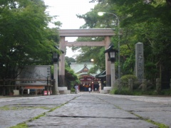 早朝の「久伊豆神社」